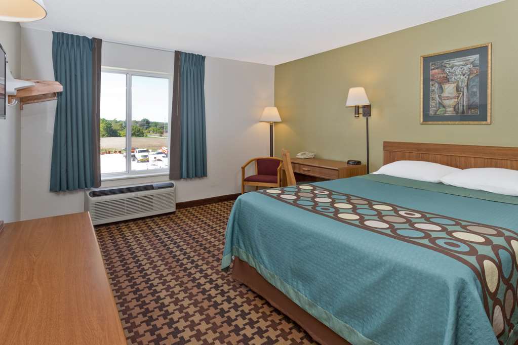Super 8 By Wyndham Cloverdale In Room photo