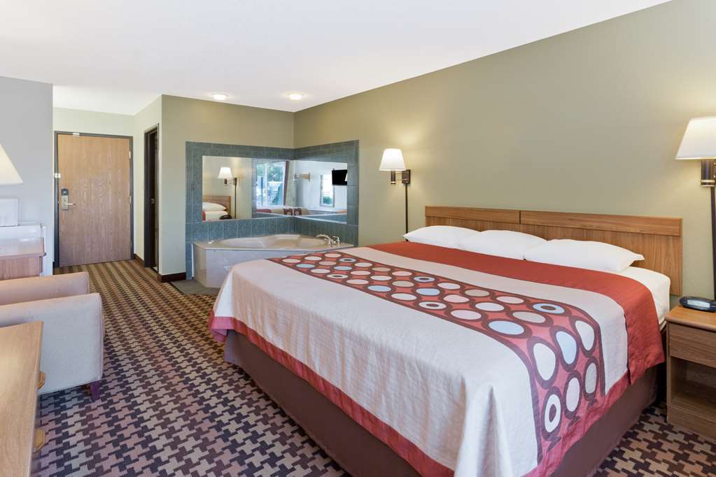 Super 8 By Wyndham Cloverdale In Facilities photo
